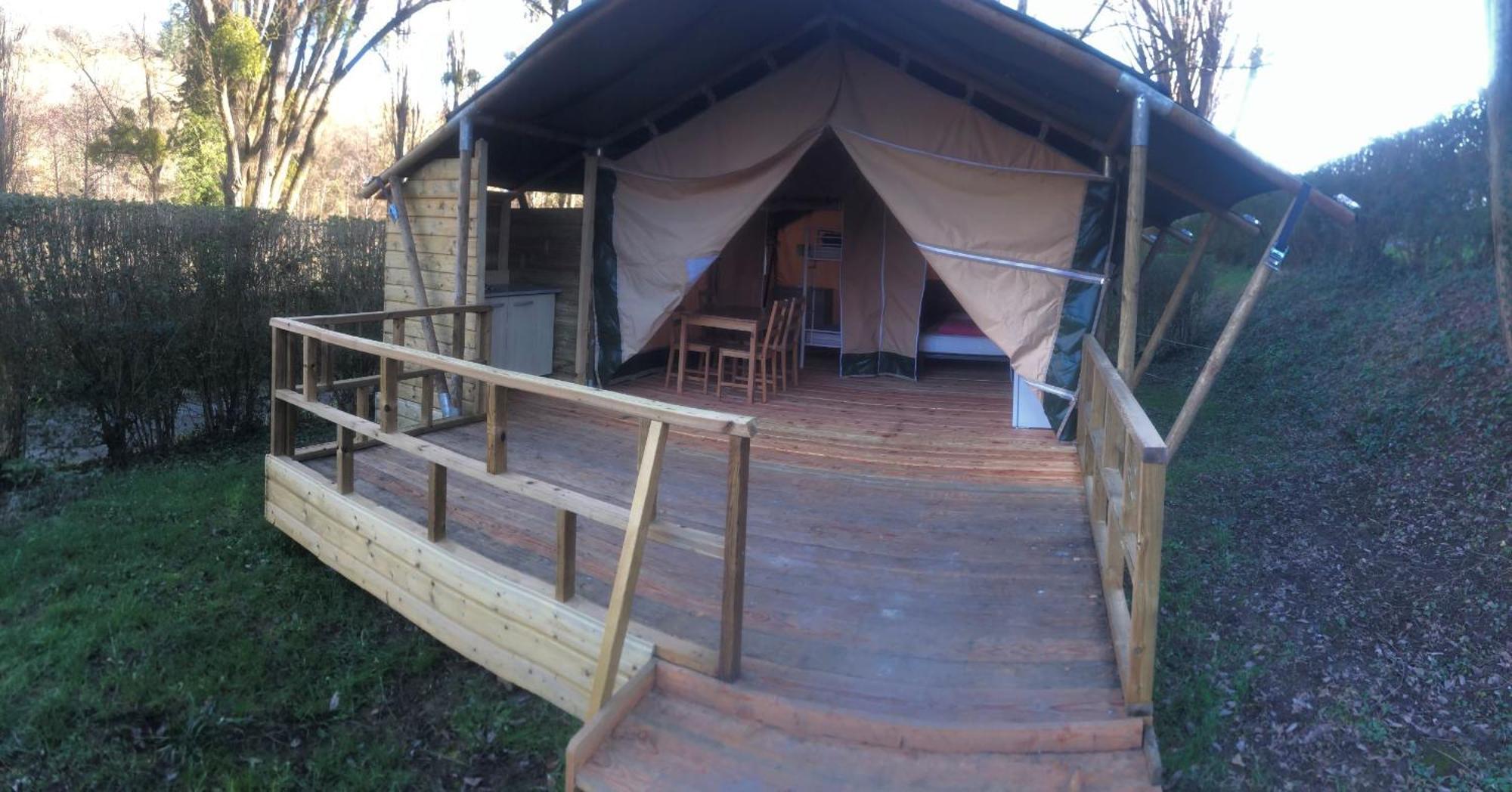 Camping Du Pont De St Gal Saint-Gal-sur-Sioule Exteriér fotografie