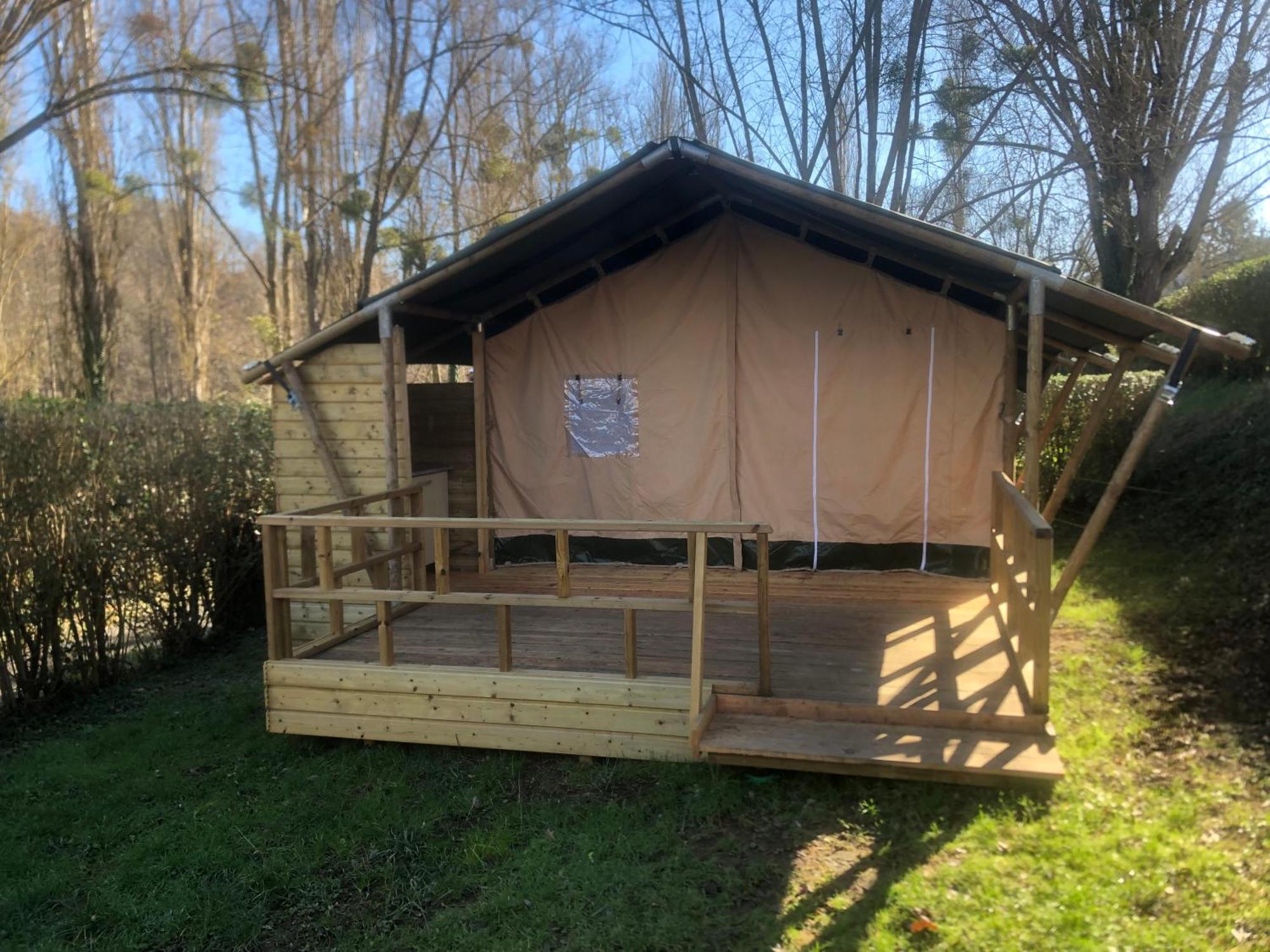 Camping Du Pont De St Gal Saint-Gal-sur-Sioule Exteriér fotografie