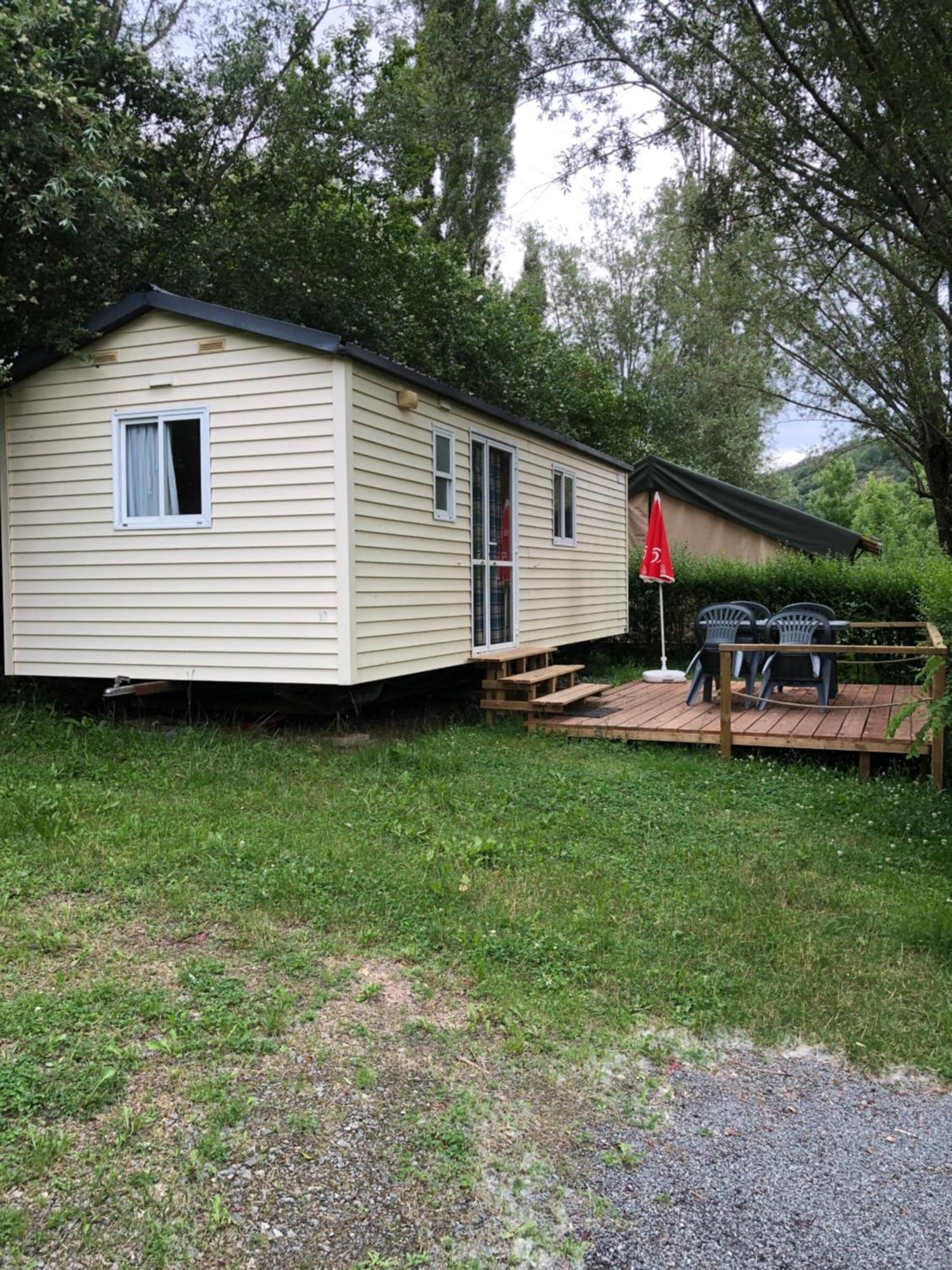 Camping Du Pont De St Gal Saint-Gal-sur-Sioule Exteriér fotografie