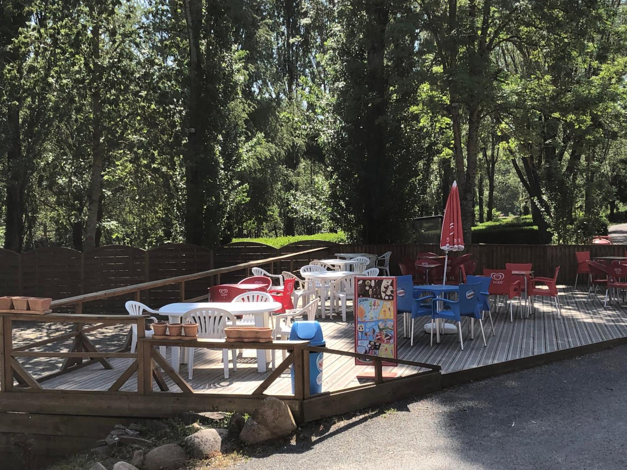 Camping Du Pont De St Gal Saint-Gal-sur-Sioule Exteriér fotografie