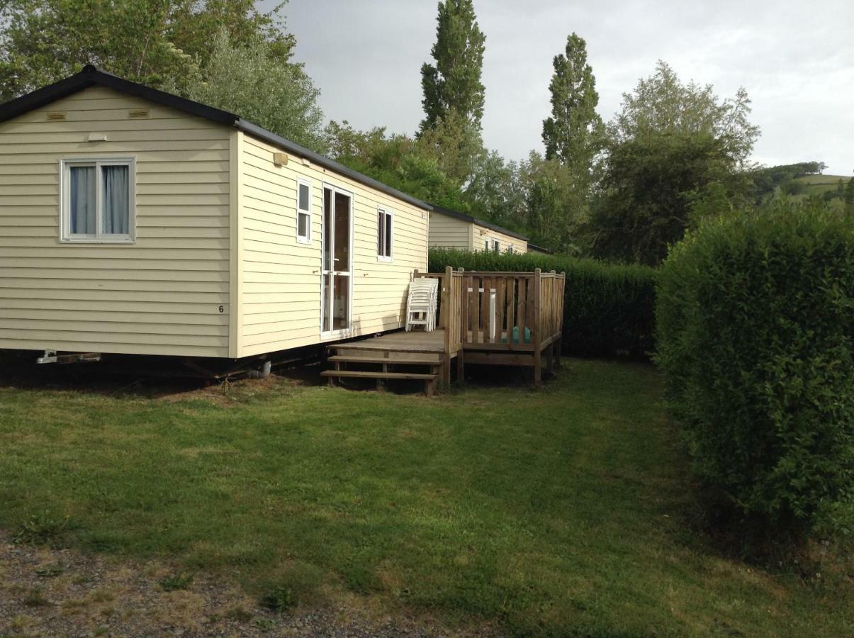 Camping Du Pont De St Gal Saint-Gal-sur-Sioule Exteriér fotografie